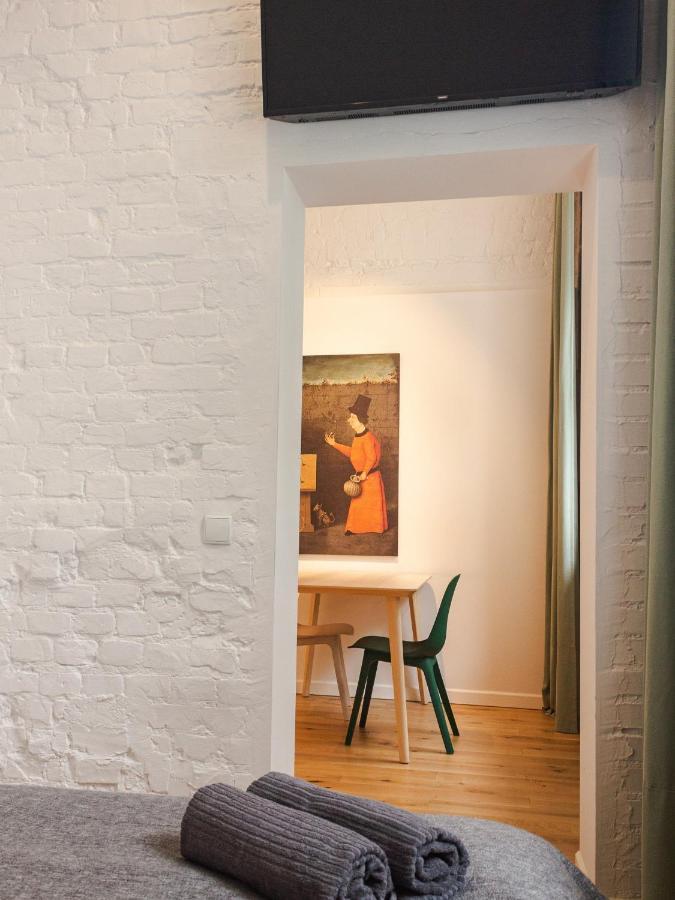 Apartament Z Upadkiem Ikara / Apartment With The Fall Of Icarus Łódź Extérieur photo
